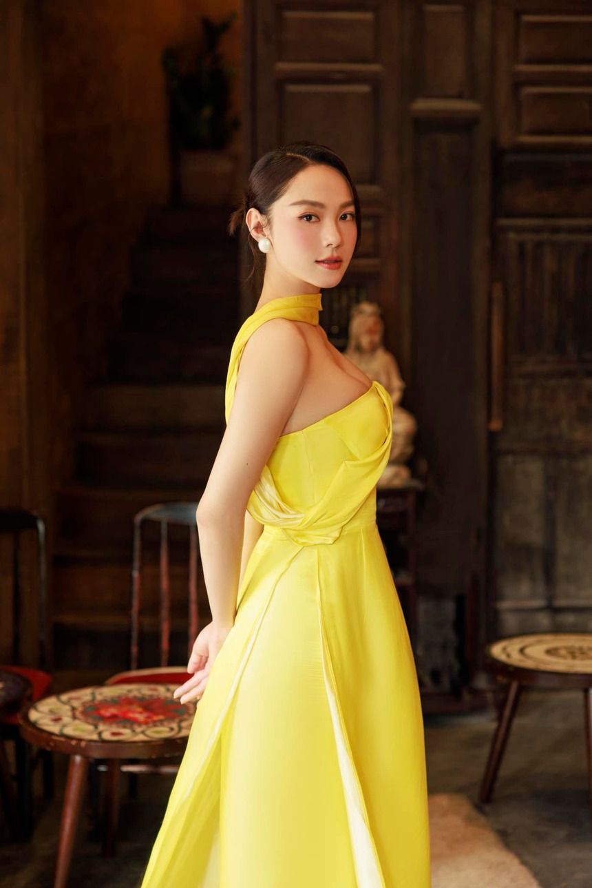 Minh Hằng - Đỗ Thị Hà và 3721 lần đụng độ váy vóc: Đôi chân 1m11 có 'át vía' được nhan sắc 'Cô Ba Trà'? - Ảnh 1.