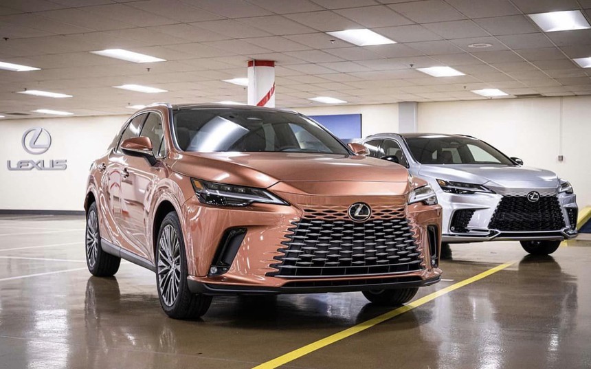 Lexus RX 2023 dời lịch ra mắt sang tháng 2: Giá dự kiến từ 3,43 tỷ đồng, xe đã về Việt Nam - Ảnh 1.