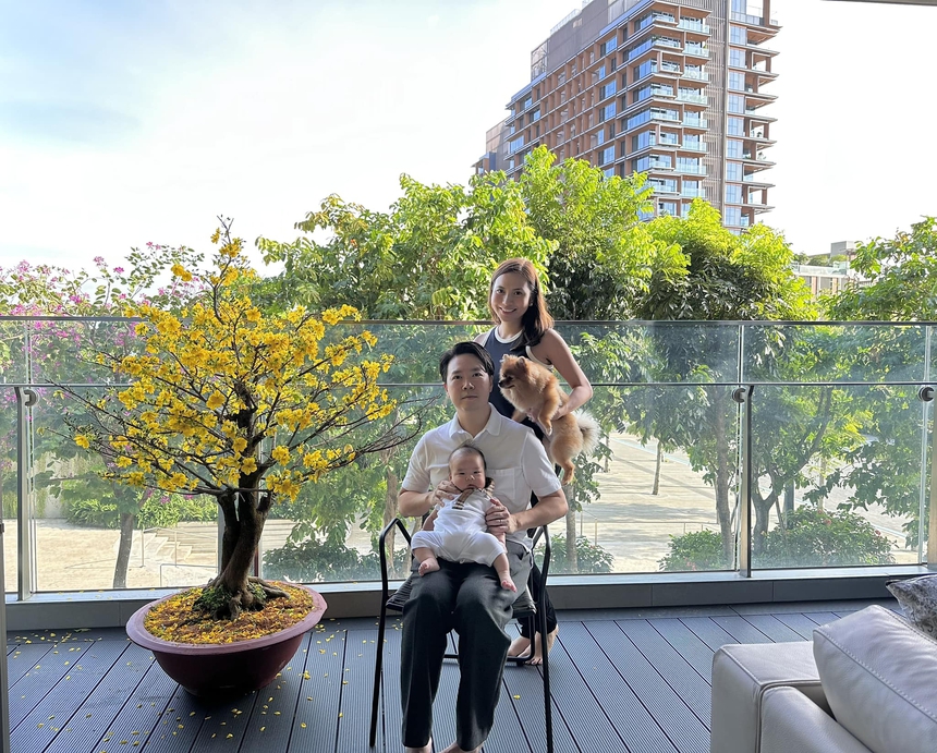 Diện mạo quý tử đầu lòng nhà Lê Hiếu, bụ bẫm đáng yêu và trông như "bản sao" của bố  - Ảnh 1.