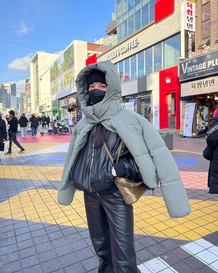 Sao Việt du xuân đầu năm: Hàn Quốc trở thành điểm đến của ba nàng hậu  - Ảnh 2.