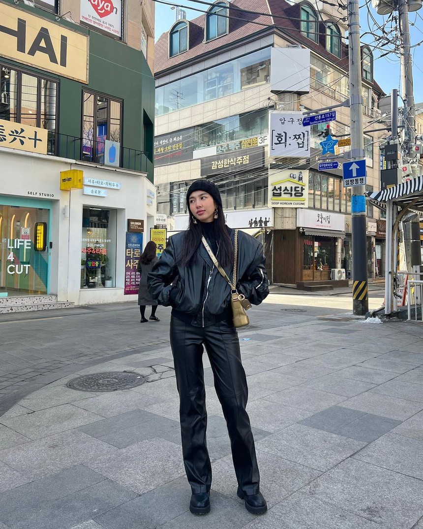 Thùy Tiên - Tiểu Vy cùng du hí Hàn Quốc, khoe dáng cực nuột ngay ngày đầu Xuân năm mới - Ảnh 2. Thùy Tiên - Tiểu Vy cùng du hí Hàn Quốc, khoe dáng cực nuột ngay ngày đầu Xuân năm mới - Ảnh 2.