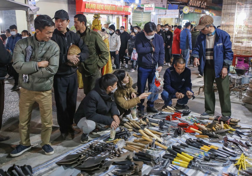 Tấp nập phiên chợ 'cả năm chỉ họp một lần' tại Nam Định - Ảnh 3. Tấp nập phiên chợ 'cả năm chỉ họp một lần' tại Nam Định - Ảnh 3.