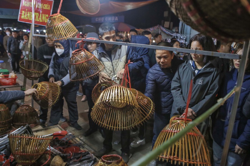 Tấp nập phiên chợ 'cả năm chỉ họp một lần' tại Nam Định - Ảnh 9. Tấp nập phiên chợ 'cả năm chỉ họp một lần' tại Nam Định - Ảnh 9.