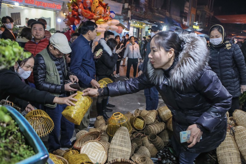 Tấp nập phiên chợ 'cả năm chỉ họp một lần' tại Nam Định - Ảnh 7. Tấp nập phiên chợ 'cả năm chỉ họp một lần' tại Nam Định - Ảnh 7.