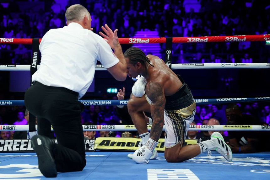 "Máy knock-out" Artur Beterbiev giành chiến thắng ấn tượng, bảo vệ thành công 3 đai thế giới - Ảnh 2.