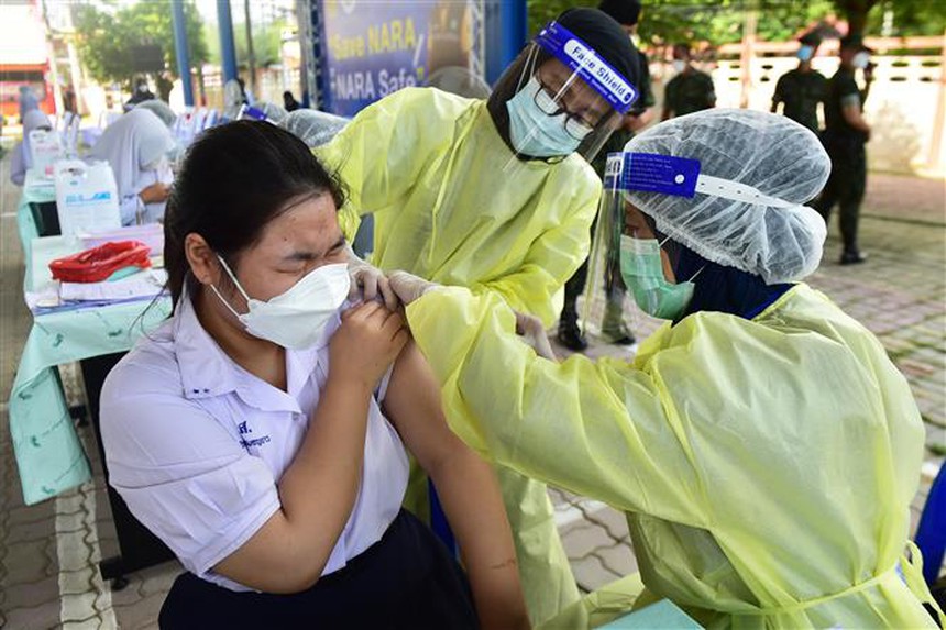 Hơn 80% dân số Thái Lan phát triển 'miễn dịch lai' sau tiêm chủng và mắc Covid-19 - Ảnh 1.