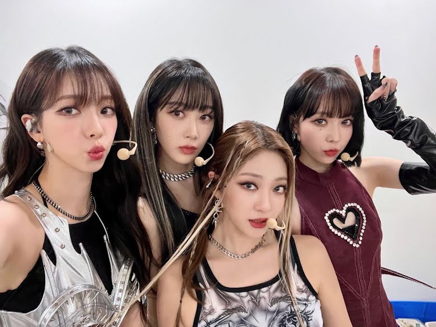 Karina aespa được khen chuyên nghiệp với sự cố trang phục nghiêm trọng - Ảnh 1. Karina aespa được khen chuyên nghiệp với sự cố trang phục nghiêm trọng - Ảnh 1.