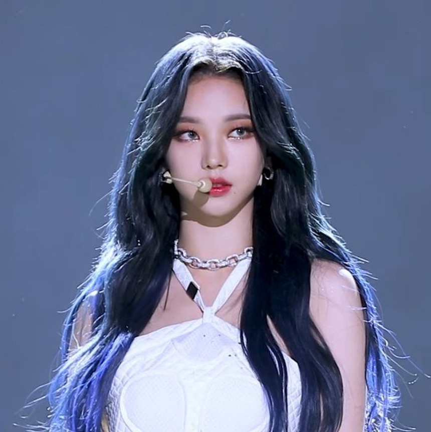 Karina aespa được khen chuyên nghiệp với sự cố trang phục nghiêm trọng - Ảnh 3. Karina aespa được khen chuyên nghiệp với sự cố trang phục nghiêm trọng - Ảnh 3.