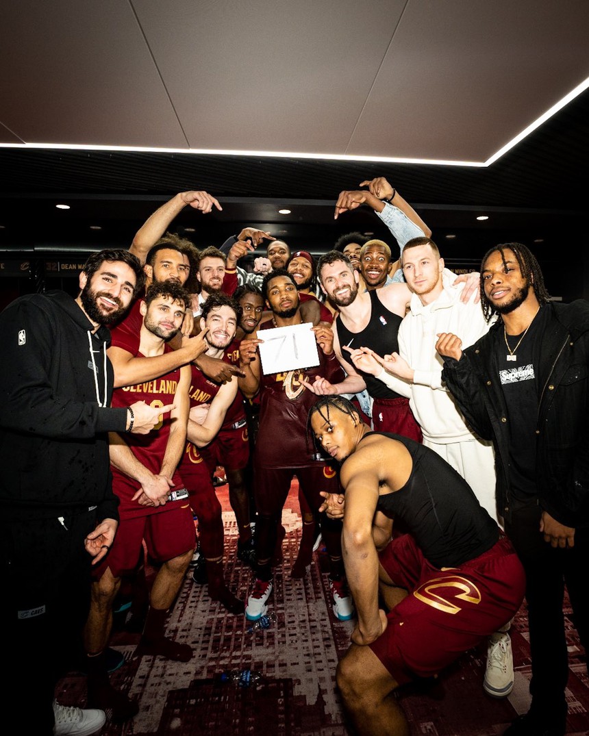 Bước ngoặt bất ngờ trong trận đấu kinh điển của Donovan Mitchell - Ảnh 1. Bước ngoặt bất ngờ trong trận đấu kinh điển của Donovan Mitchell - Ảnh 1.