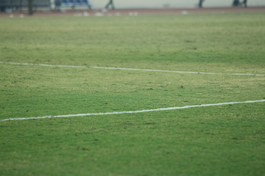 Cận cảnh chất lượng sân Mỹ Đình sau 2 trận đấu tại AFF Cup 2022 - Ảnh 4.