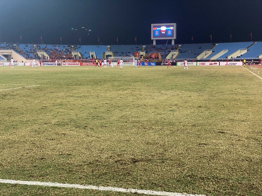Cận cảnh chất lượng sân Mỹ Đình sau 2 trận đấu tại AFF Cup 2022 - Ảnh 3.