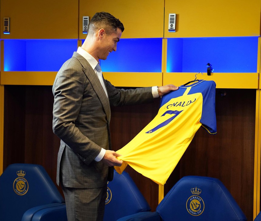 Chùm ảnh Ronaldo chính thức ra mắt Al Nassr hoành tráng  - Ảnh 5.