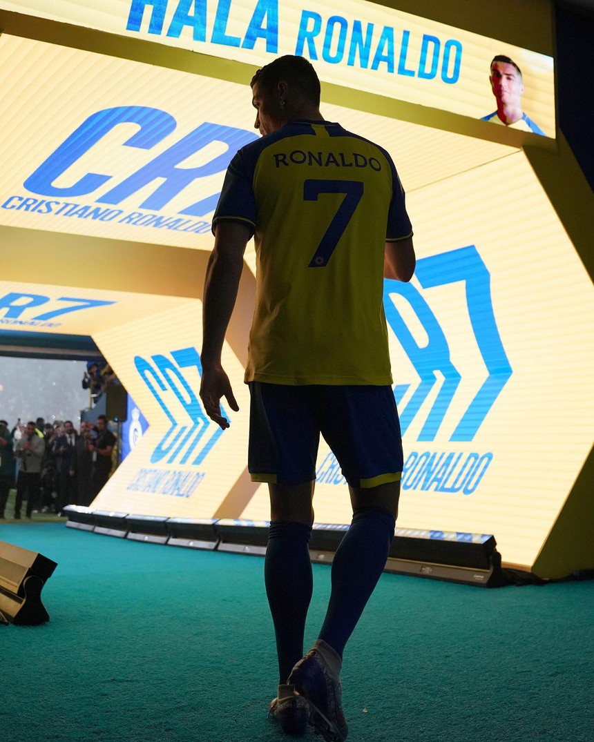 Chùm ảnh Ronaldo chính thức ra mắt Al Nassr hoành tráng  - Ảnh 7.