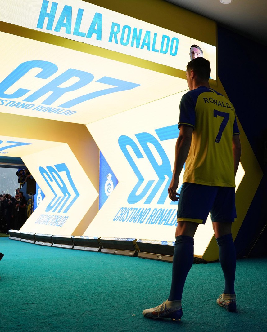 Chùm ảnh Ronaldo chính thức ra mắt Al Nassr hoành tráng  - Ảnh 8.