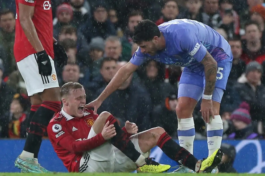 MU: Van de Beek rời sân trong nước mắt - Ảnh 3.