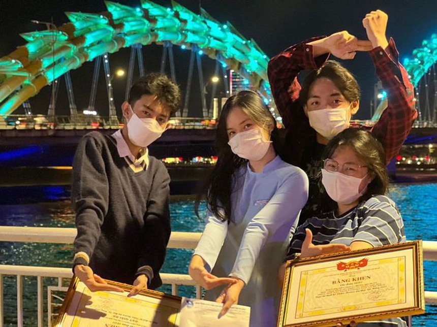 2 nữ sinh trường chuyên mượn nick Tiktok của bạn quay video, ai ngờ được lên xu hướng: "Xinh xỉu" ra sao mà thu về tận 5,3 triệu lượt xem? - Ảnh 4.