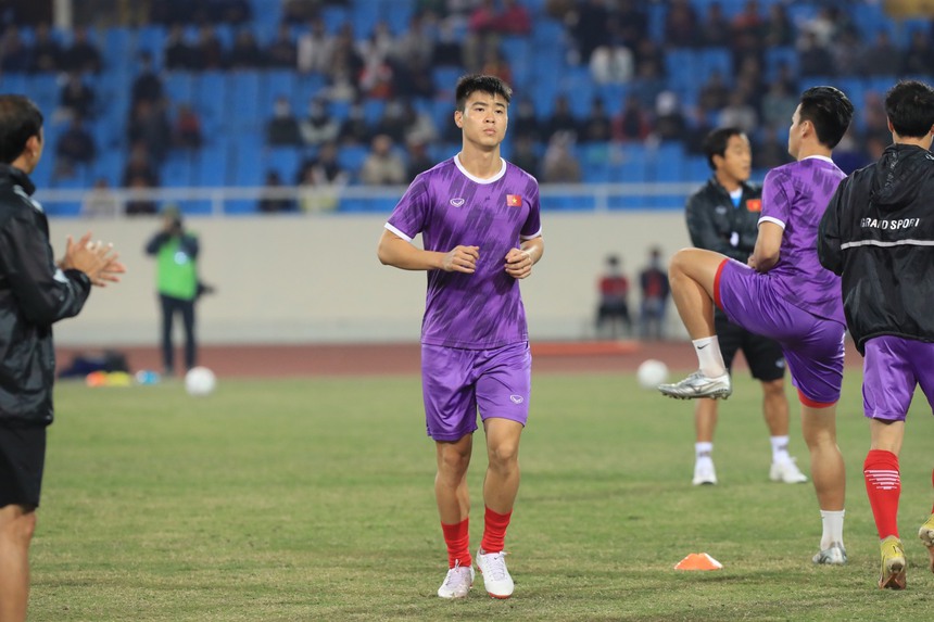 Cận cảnh chất lượng sân Mỹ Đình sau 2 trận đấu tại AFF Cup 2022 - Ảnh 8.