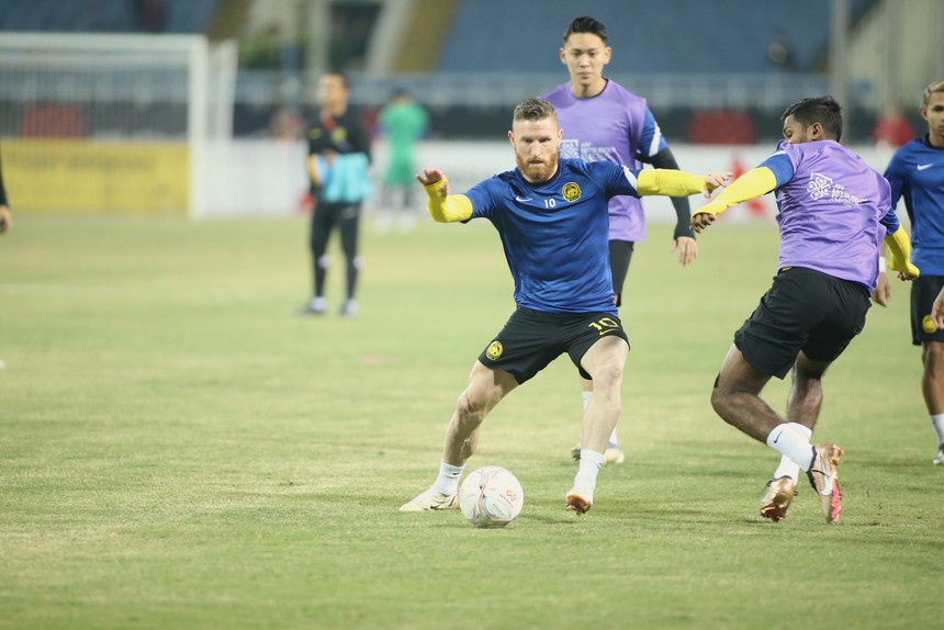 Cận cảnh chất lượng sân Mỹ Đình sau 2 trận đấu tại AFF Cup 2022 - Ảnh 6.