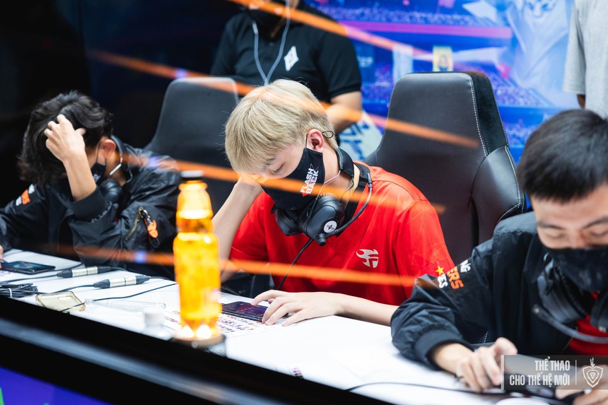 "Team Flash 2k" và cái bóng quá lớn của thế hệ vàng - Ảnh 3.