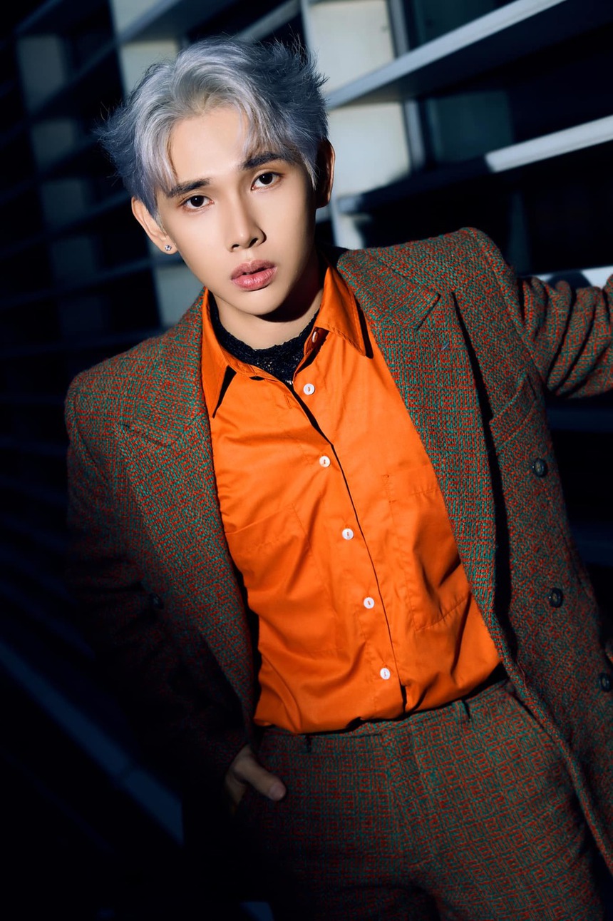 'Bạn trai tin đồn' em gái Trấn Thành: Thành viên nhóm Quán quân Cười xuyên Việt, 'lột xác' nhờ thẩm mỹ - Ảnh 2.