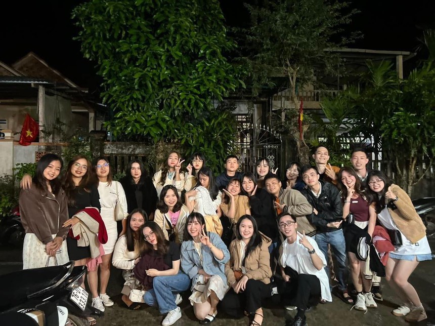 Tìm ra "lớp nhà người ta" ra trường 5 năm họp lớp vẫn không rơi rụng ai - Ảnh 1.