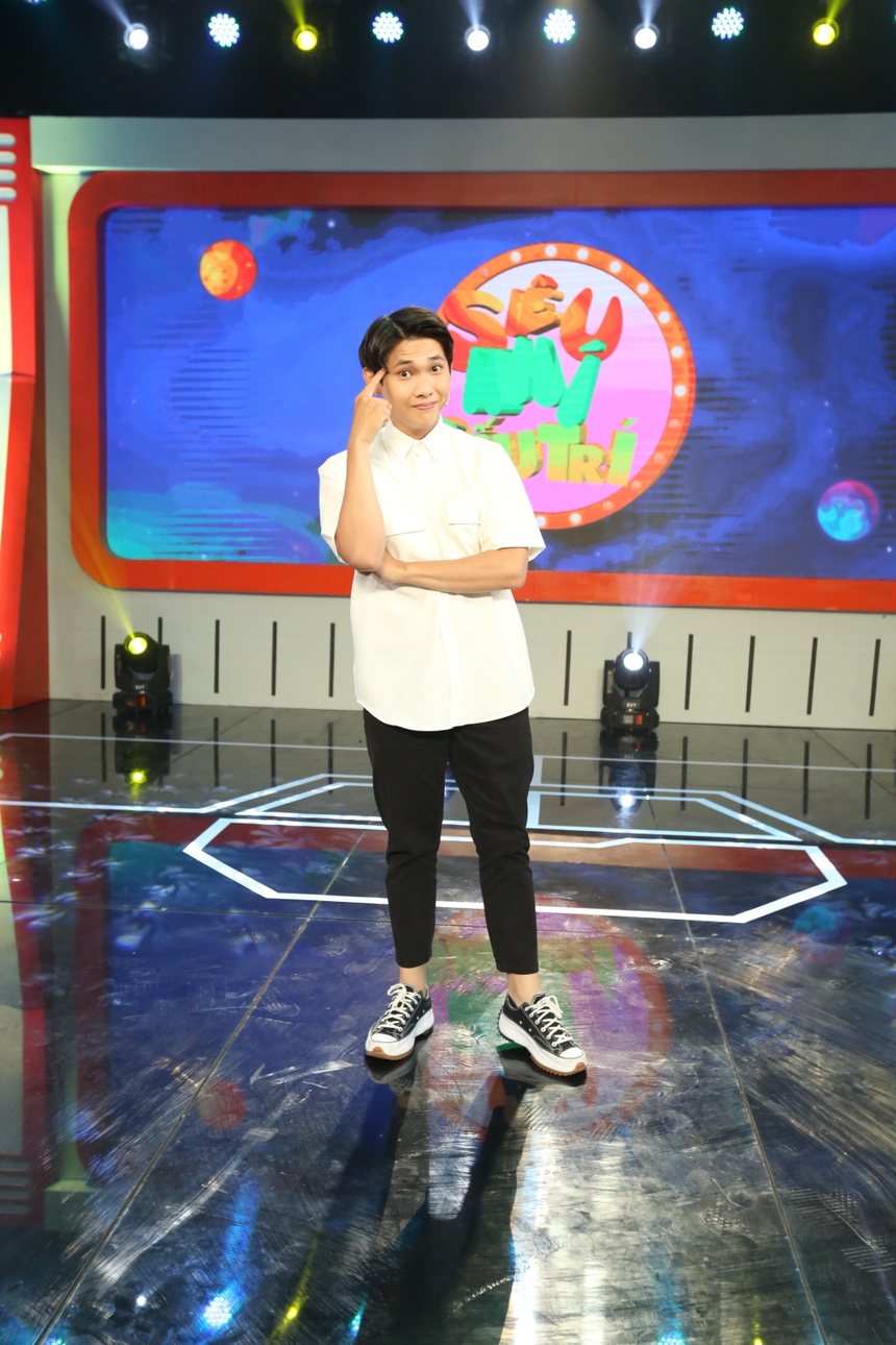 'Bạn trai tin đồn' em gái Trấn Thành: Thành viên nhóm Quán quân Cười xuyên Việt, 'lột xác' nhờ thẩm mỹ - Ảnh 5.