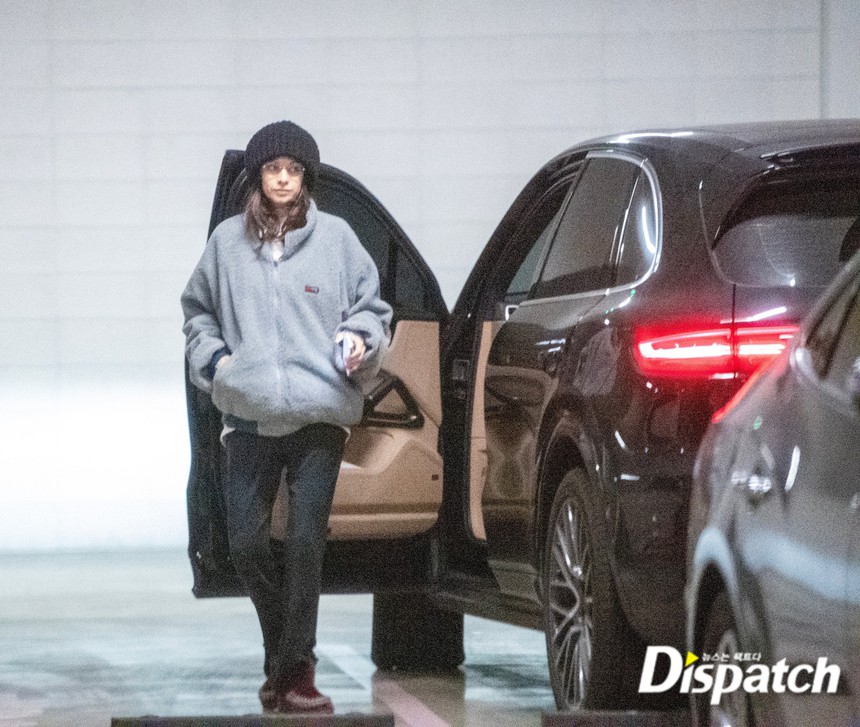 Dispatch tung ảnh độc quyền vợ Song Joong Ki đi mua đồ trẻ em với mẹ ruột, 1 lần kể hết chuyện tình của cặp đôi - Ảnh 2.