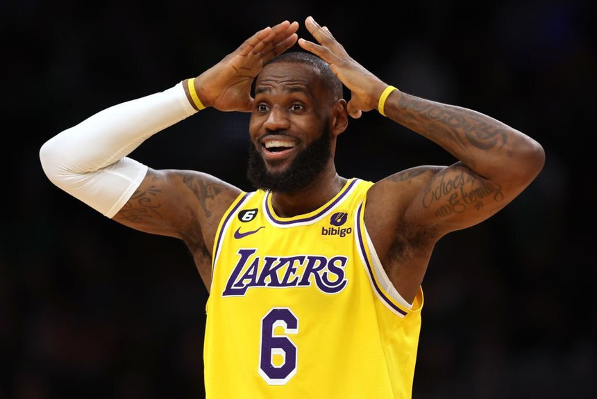 LeBron James nói gì trong phòng thay đồ sau thất bại trước Boston Celtics? - Ảnh 2. LeBron James nói gì trong phòng thay đồ sau thất bại trước Boston Celtics? - Ảnh 2.