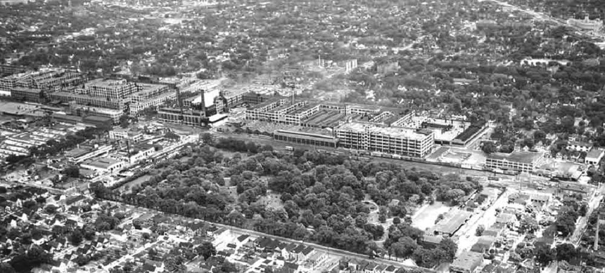 Bên trong nhà máy ô tô lớn nhất thế giới đã bị bỏ hoang hơn nửa thế kỷ sắp biến mất - Ảnh 3.