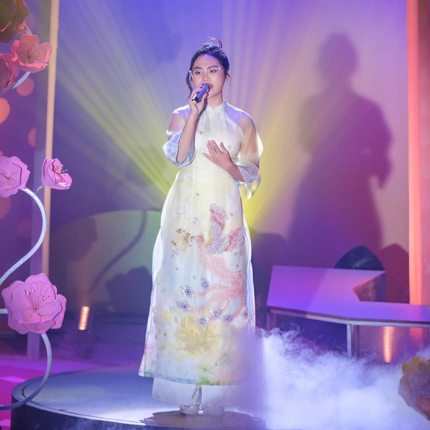 Phương Mỹ Chi luyện giọng đầu năm, dân mạng bình luận đầy lo lắng  - Ảnh 3.