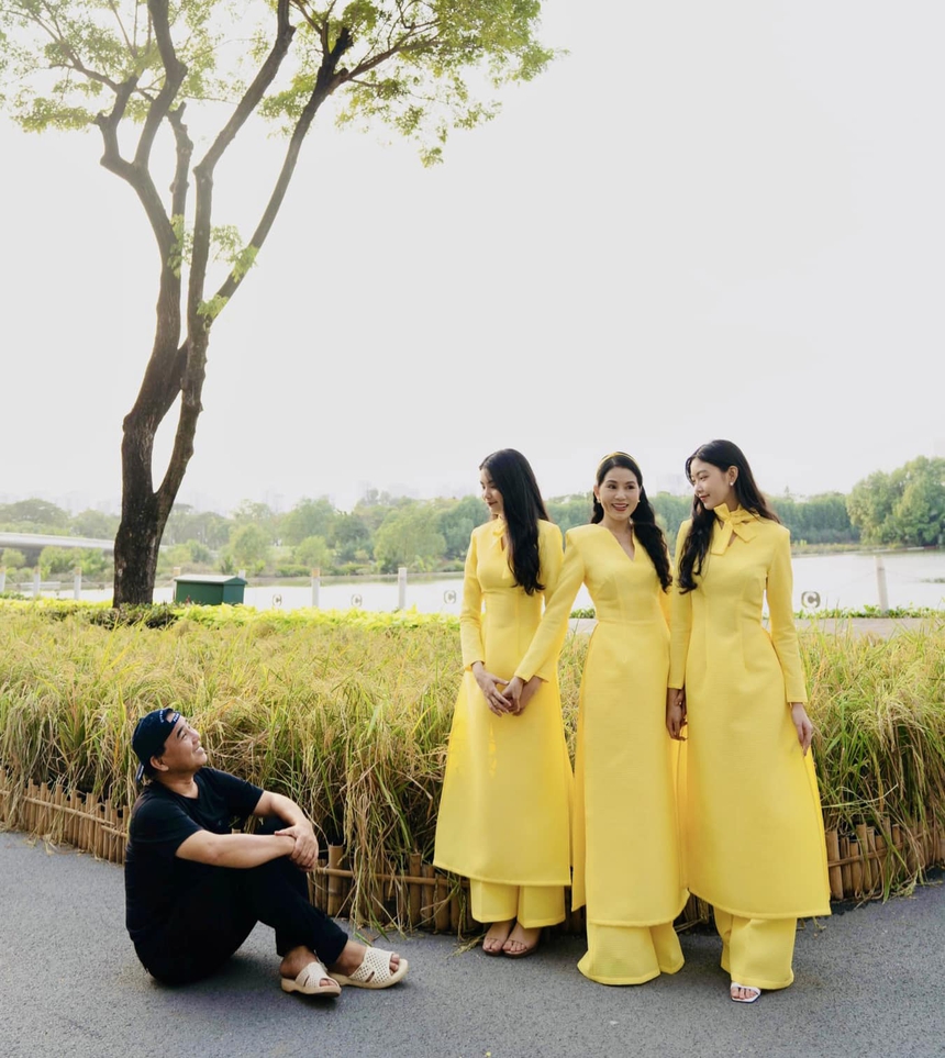 Quyền Linh khoe ảnh Xuân, dân mạng xuýt xoa: 'Nhà có 3 nàng tiên' - Ảnh 2. Quyền Linh khoe ảnh Xuân, dân mạng xuýt xoa: 'Nhà có 3 nàng tiên' - Ảnh 2.