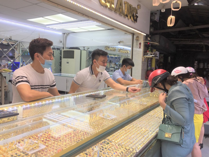  Nhiều hoạt động hút khách dịp Vía Thần tài 2023 - Ảnh 1.