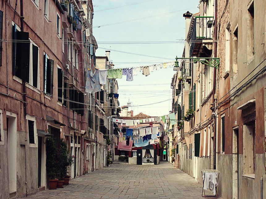 10 phiên bản “nhái” các thành phố nổi tiếng thế giới của Trung Quốc: Từ Paris hoa lệ đến Venice mộng mơ đều được xây kỳ công với tỉ lệ 1:1 - Ảnh 4. 10 phiên bản “nhái” các thành phố nổi tiếng thế giới của Trung Quốc: Từ Paris hoa lệ đến Venice mộng mơ đều được xây kỳ công với tỉ lệ 1:1 - Ảnh 4.