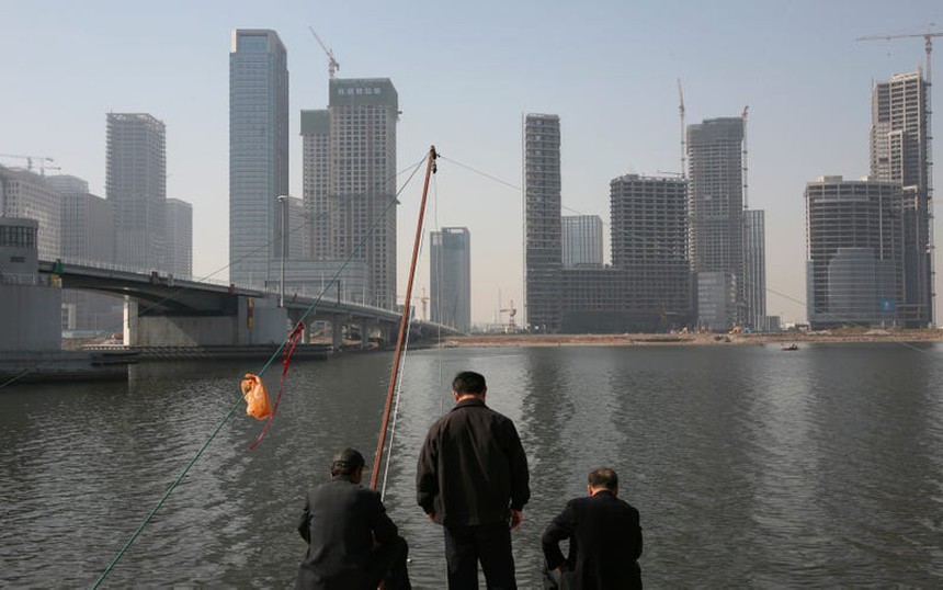 10 phiên bản “nhái” các thành phố nổi tiếng thế giới của Trung Quốc: Từ Paris hoa lệ đến Venice mộng mơ đều được xây kỳ công với tỉ lệ 1:1 - Ảnh 13. 10 phiên bản “nhái” các thành phố nổi tiếng thế giới của Trung Quốc: Từ Paris hoa lệ đến Venice mộng mơ đều được xây kỳ công với tỉ lệ 1:1 - Ảnh 13.