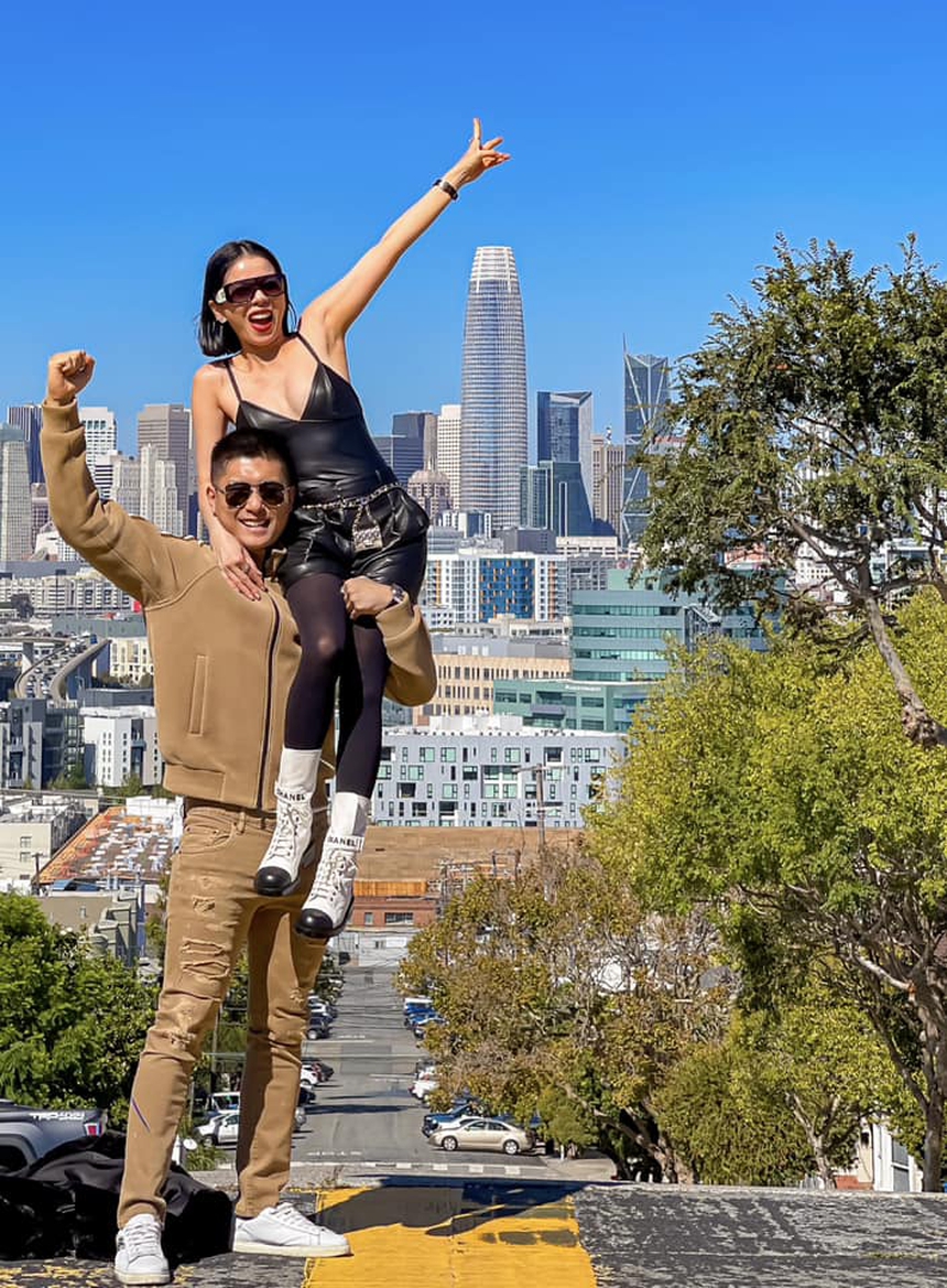 Lệ Quyên hiện tại: Du lịch sang chảnh cùng tình trẻ, biết giá trị biệt thự dát vàng đang ở mới choáng - Ảnh 2. Lệ Quyên hiện tại: Du lịch sang chảnh cùng tình trẻ, biết giá trị biệt thự dát vàng đang ở mới choáng - Ảnh 2.