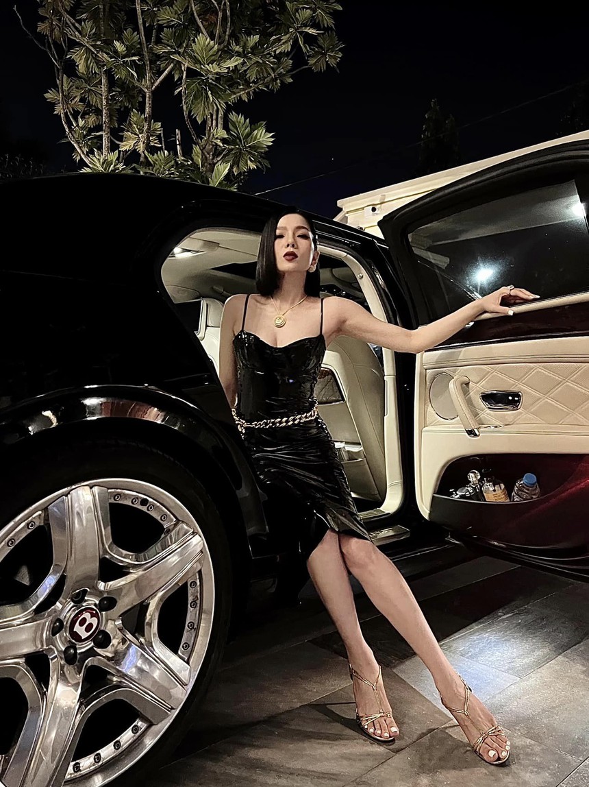 Lệ Quyên hiện tại: Du lịch sang chảnh cùng tình trẻ, biết giá trị biệt thự dát vàng đang ở mới choáng - Ảnh 8. Lệ Quyên hiện tại: Du lịch sang chảnh cùng tình trẻ, biết giá trị biệt thự dát vàng đang ở mới choáng - Ảnh 8.