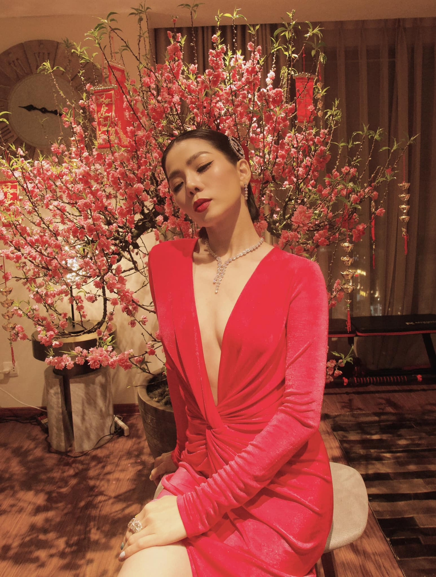 Lệ Quyên hiện tại: Du lịch sang chảnh cùng tình trẻ, biết giá trị biệt thự dát vàng đang ở mới choáng - Ảnh 10. Lệ Quyên hiện tại: Du lịch sang chảnh cùng tình trẻ, biết giá trị biệt thự dát vàng đang ở mới choáng - Ảnh 10.