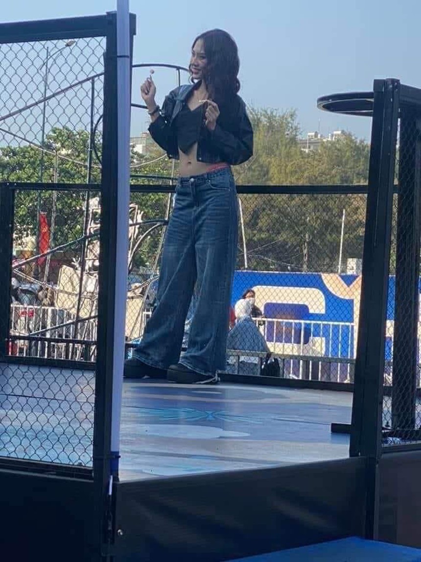 Thị phi liên tiếp: Hoa hậu Mai Phương lại là tâm điểm tranh cãi vì hình ảnh "kém duyên" - Ảnh 1.