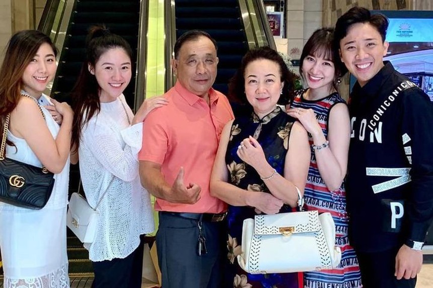 Khoe khung ảnh hiếm cùng em gái, Trấn Thành tiết lộ từng trải qua tuổi thơ khó khăn - Ảnh 2. Khoe khung ảnh hiếm cùng em gái, Trấn Thành tiết lộ từng trải qua tuổi thơ khó khăn - Ảnh 2.