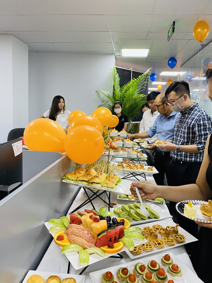 Cơ quan Tiêu chuẩn thực phẩm: Mang bánh ngọt đến nơi công sở gây hại cho đồng nghiệp ngang với hút thuốc lá thụ động - Ảnh 3.