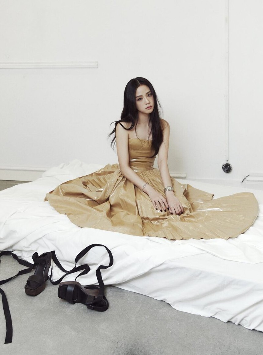 BLACKPINK ra sao khi đến hạn hợp đồng: Jennie có khả năng ở lại cao nhất, Jisoo rời YG làm diễn viên? - Ảnh 13. BLACKPINK ra sao khi đến hạn hợp đồng: Jennie có khả năng ở lại cao nhất, Jisoo rời YG làm diễn viên? - Ảnh 13.