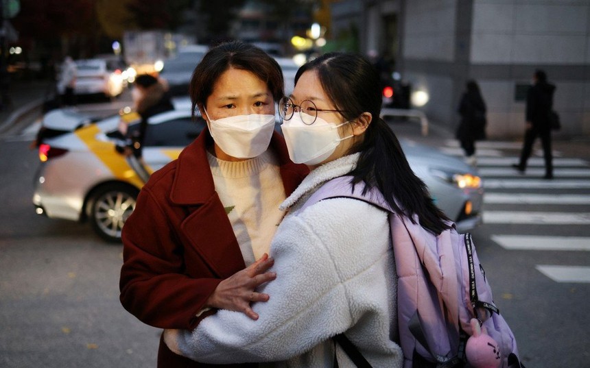 Người mẹ từ bỏ vị trí giám đốc để ở nhà "chạy" cùng con vào ĐH danh tiếng: Hi sinh liệu có đáng, bởi trước khi làm mẹ, ai cũng có cuộc sống riêng! - Ảnh 2.