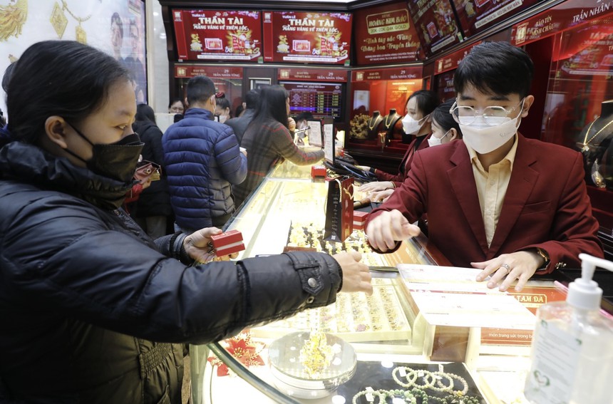 Ngày Vía Thần tài: Đa dạng mẫu mã, phong phú hình thức mua hàng - Ảnh 1.