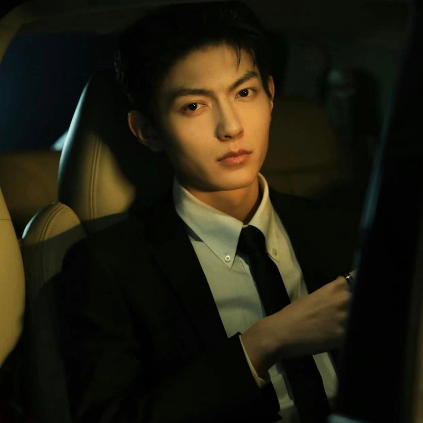 Khán giả ‘chê mạnh’ phim ngôn tình phi lý nhất hiện tại, bù lại nam chính điển trai lại có nét giống Song Joong Ki? - Ảnh 5.