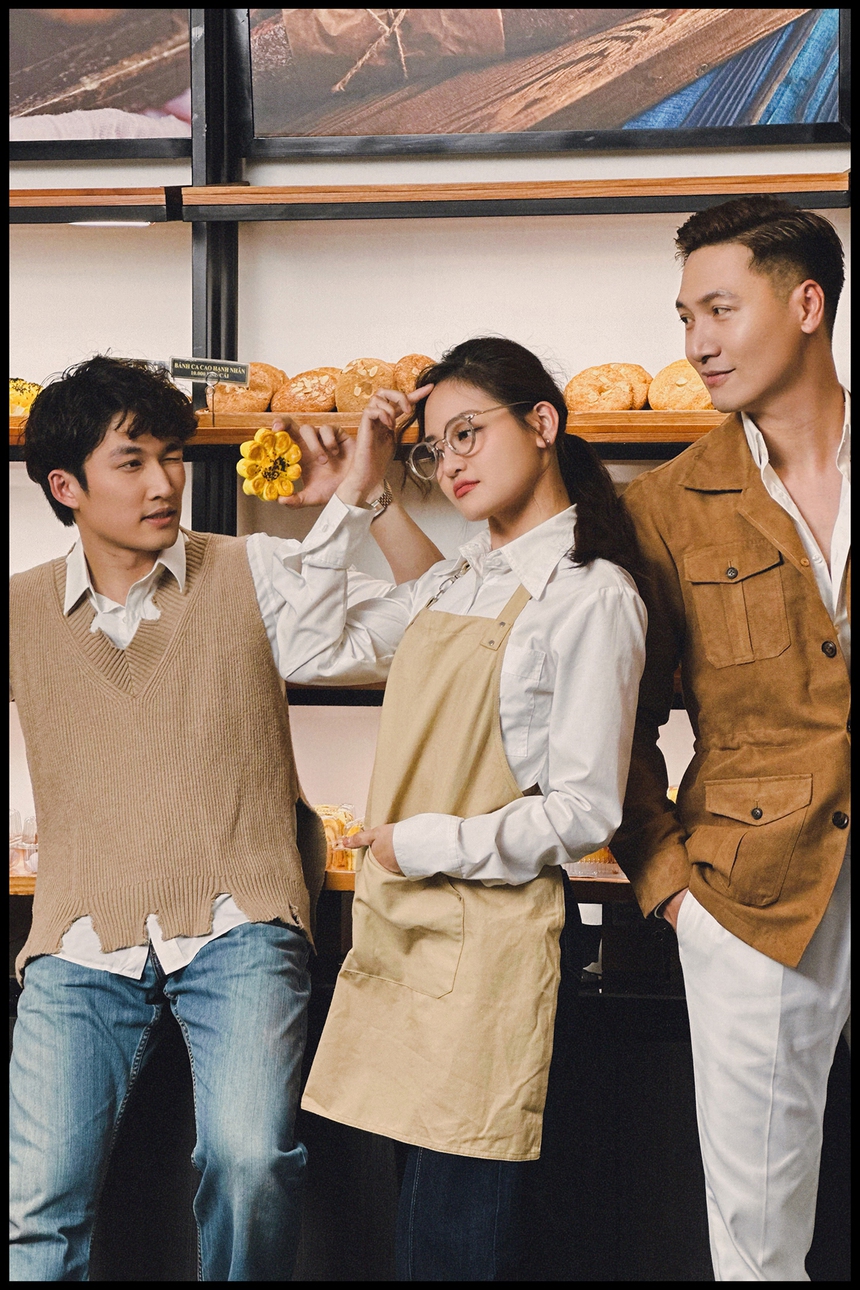 Thùy Anh 'dở khóc dở cười' khi đóng cảnh hôn 'ông bố 3 con' Mạnh Trường - Ảnh 2.