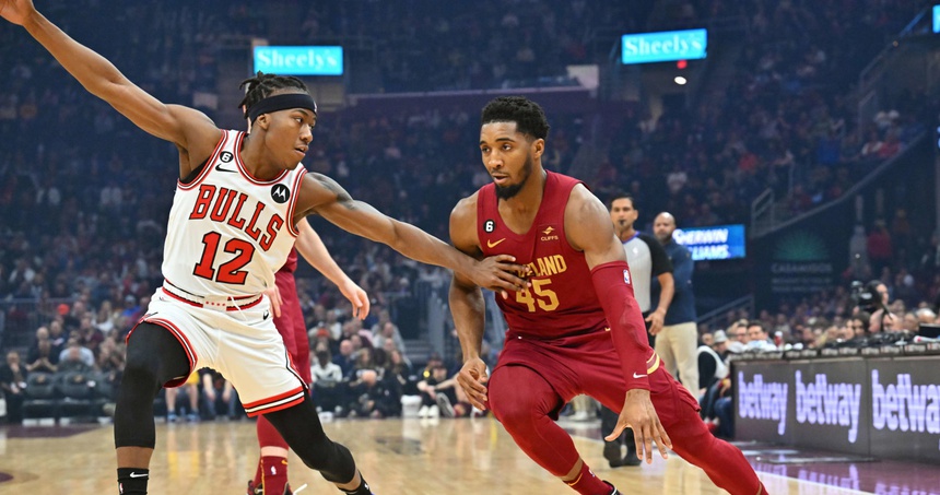 Bước ngoặt bất ngờ trong trận đấu kinh điển của Donovan Mitchell - Ảnh 2. Bước ngoặt bất ngờ trong trận đấu kinh điển của Donovan Mitchell - Ảnh 2.