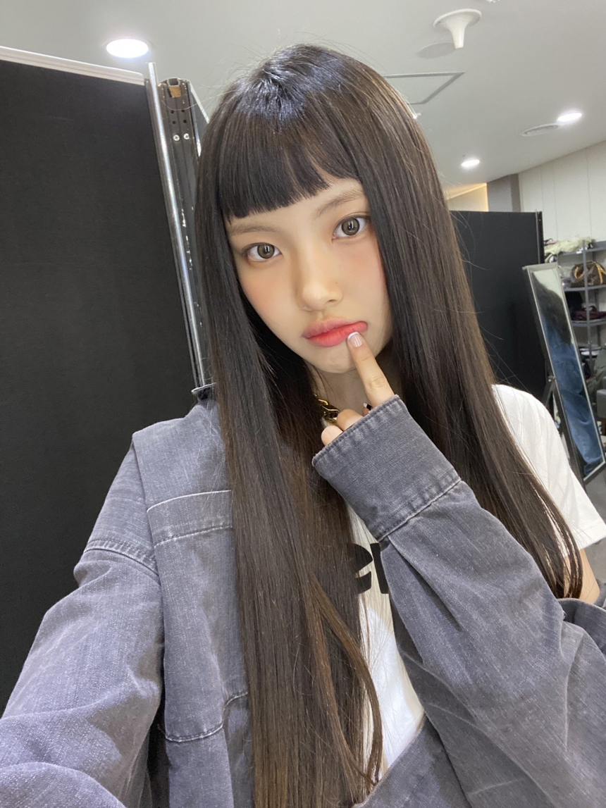 Fan tranh luận Hyein NewJeans có xinh đẹp hơn khi để tóc mái hay không? - Ảnh 3.