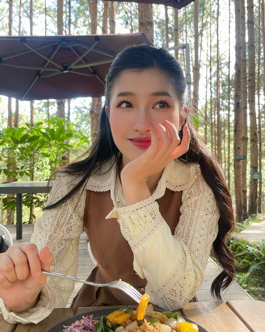 Thu nhập ''khủng'' nhưng Á hậu Phương Nhi chỉ diện đồ local brand, có bộ giá cực rẻ chỉ vài trăm nghìn  - Ảnh 6.