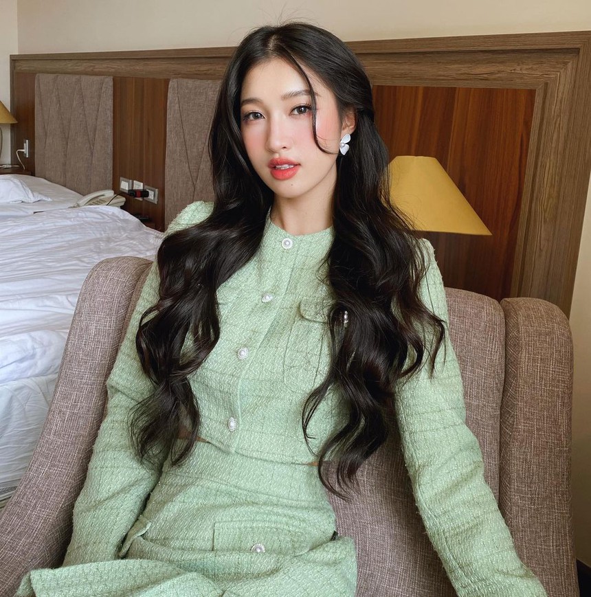 Thu nhập ''khủng'' nhưng Á hậu Phương Nhi chỉ diện đồ local brand, có bộ giá cực rẻ chỉ vài trăm nghìn  - Ảnh 1.