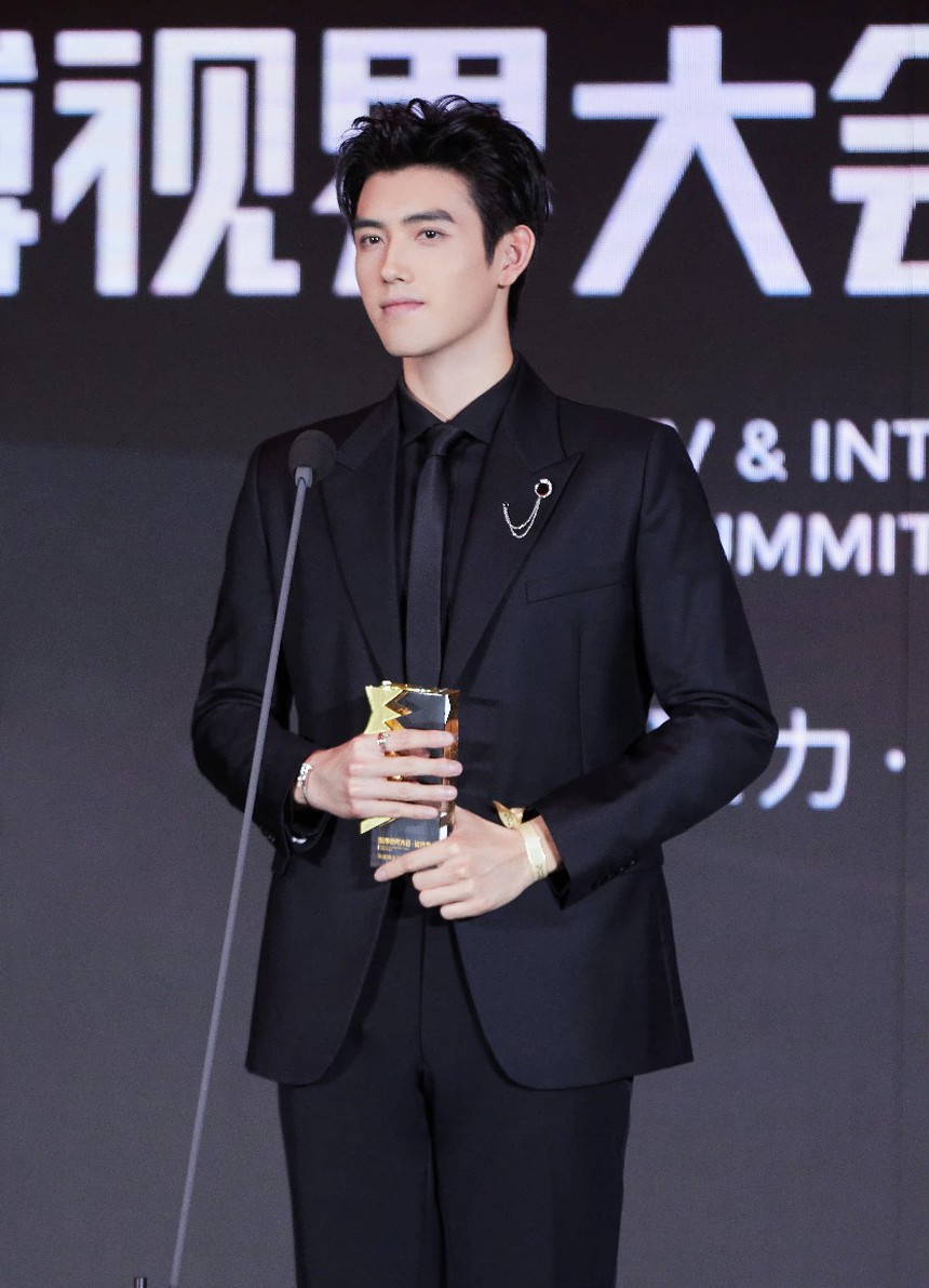 Cậu nhóc mập ú từng bị bạn chê xấu, 12 năm sau gây bão cả châu Á với ngoại hình đẹp như tạc, thành tích học siêu khủng - Ảnh 5.